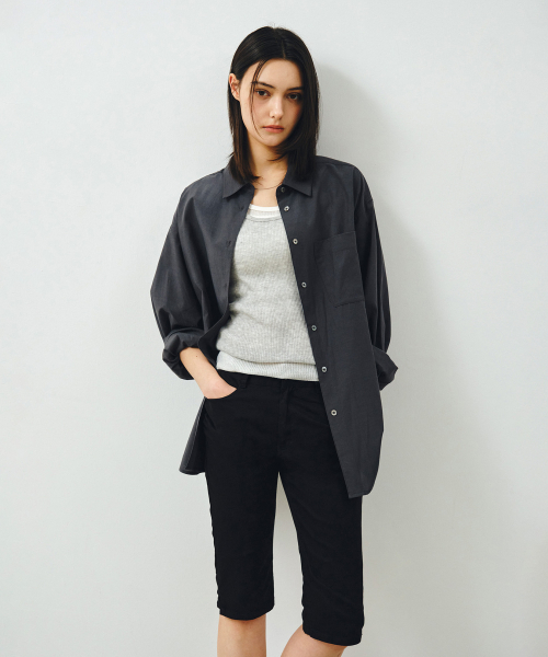 MONGDOL(モンドル)の「ソフトタッチオーバーサイズコットンシャツチャコールMDSH027CHARCOAL(シャツ/ブラウス・レディース・その他・F)」の2枚目の写真