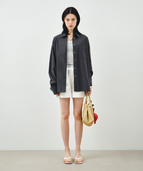 MONGDOL(モンドル)の「ソフトタッチオーバーサイズコットンシャツチャコールMDSH027CHARCOAL(シャツ/ブラウス・レディース・その他・F)」の4枚目の写真