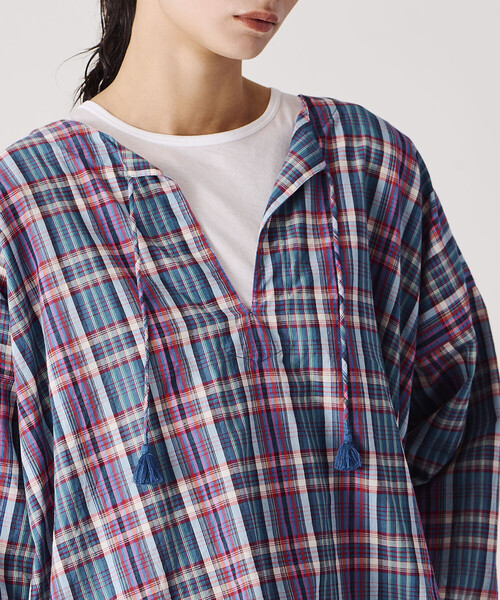 Bshop(ビショップ)の「INDIA INDUSTRY | マドラスチェック カフタンシャツ WOMEN(シャツ/ブラウス・レディース・ブルー系その他/グレー系その他・1)」の4枚目の写真