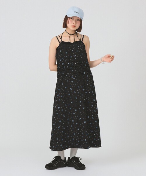 Ray BEAMS(レイビームス)の「フラワー プリント キャミワンピース(ワンピース・レディース・ブラック/ホワイト系その他6・0/1)」の2枚目の写真