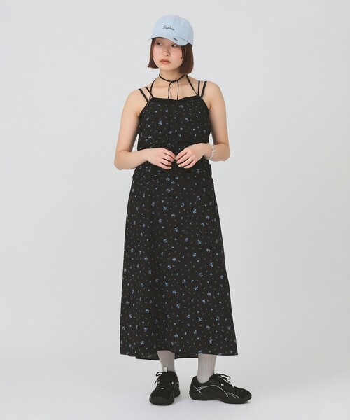Ray BEAMS(レイビームス)の「フラワー プリント キャミワンピース(ワンピース・レディース・ブラック/ホワイト系その他6・0/1)」の3枚目の写真