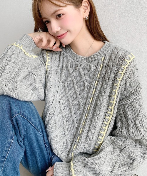 moment+(モーメントプラス)の「配色ステッチケーブルニット(ニット/セーター・レディース・杢グレー/ネイビー/レッド/アイボリー・M)」の2枚目の写真