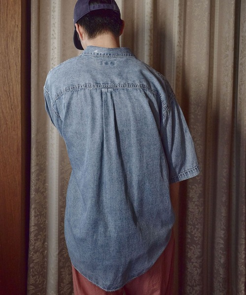 niko and...(ニコアンド)の「ケミカルライトデニムシャツ(シャツ/ブラウス・メンズ・チャコール/インディゴブルー・MEDIUM/LARGE)」の10枚目の写真