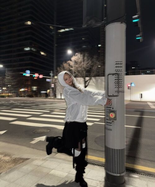 YOUHEE(ユヒ)の「STAR PATTERN HOODED WIND BREAKER_WHITE(ナイロンジャケット・レディース・その他・FREE)」の14枚目の写真