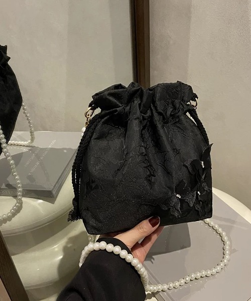 shopnikoniko（ショップニコニコ）の「浴衣 バッグ 花柄刺繍 バタフライ パールショルダー巾着バッグ（ショルダーバッグ・レディース・ホワイト/ブラック・フリー）」の9枚目の写真