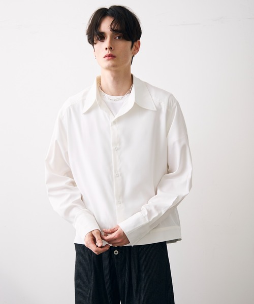 Shoowtime(ショウタイム)の「Ribbed short-length shirt / リブ付きショート丈シャツ(シャツ/ブラウス・メンズ・ホワイト/ブラック・MEDIUM/LARGE/X-LARGE)」の1枚目の写真