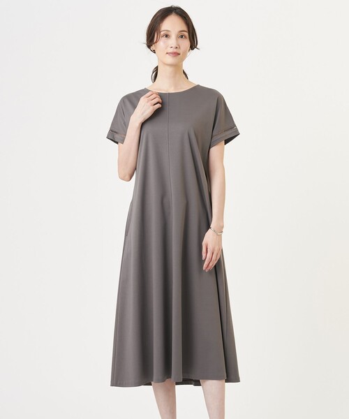 J.PRESS(ジェイプレス)の「コットンスムース ワンピース(ワンピース・レディース・ライトグレー系/ブラウン系/サックスブルー系/ネイビー系・T13/T15)」の2枚目の写真