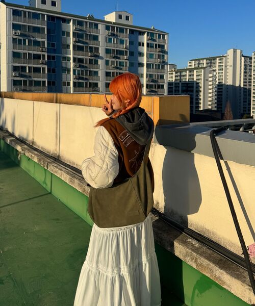 LENEE B(レニービー)の「ベルリン クロスバッグ ヴィンテージカーキ(メッセンジャーバッグ・レディース・その他・FREE)」の6枚目の写真