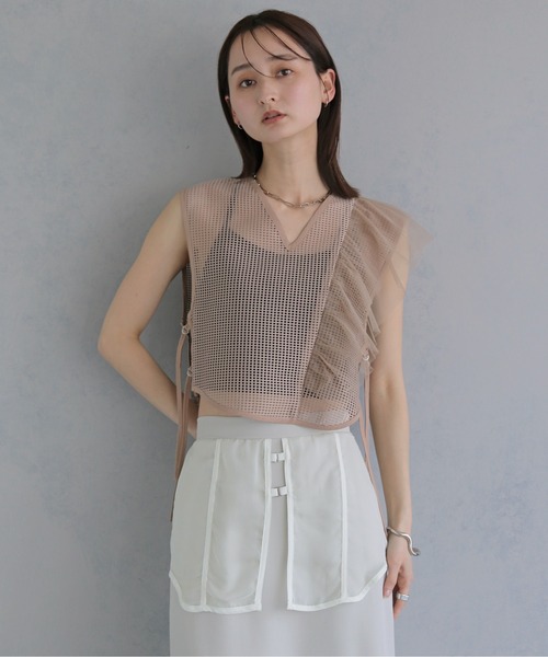 &g'aime(アンジェム)の「【&g'aime 】メッシュ&ラッフルベスト Mesh & Ruffle Vest(ベスト・レディース・ブラック/グレー/ベージュ・FREE)」の3枚目の写真