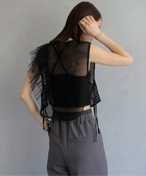 &g'aime(アンジェム)の「【&g'aime 】メッシュ&ラッフルベスト Mesh & Ruffle Vest(ベスト・レディース・ブラック/グレー/ベージュ・FREE)」の9枚目の写真