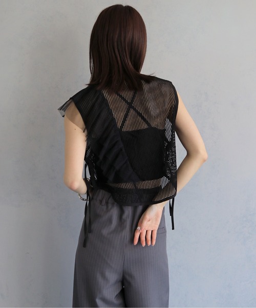 &g'aime(アンジェム)の「【&g'aime 】メッシュ&ラッフルベスト Mesh & Ruffle Vest(ベスト・レディース・ブラック/グレー/ベージュ・FREE)」の8枚目の写真