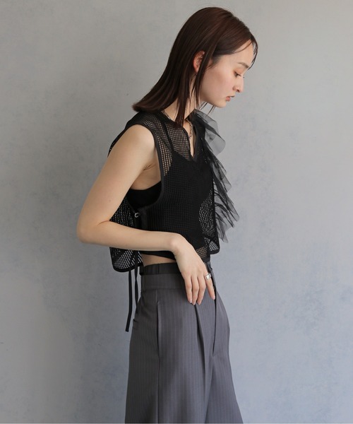 &g'aime(アンジェム)の「【&g'aime 】メッシュ&ラッフルベスト Mesh & Ruffle Vest(ベスト・レディース・ブラック/グレー/ベージュ・FREE)」の6枚目の写真
