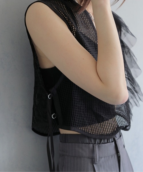 &g'aime(アンジェム)の「【&g'aime 】メッシュ&ラッフルベスト Mesh & Ruffle Vest(ベスト・レディース・ブラック/グレー/ベージュ・FREE)」の11枚目の写真
