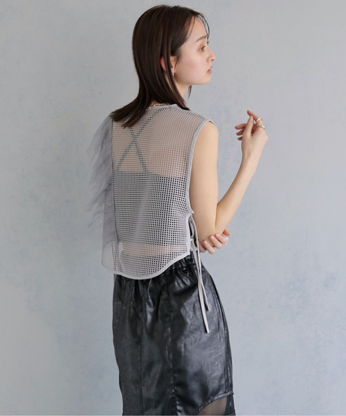 &g'aime(アンジェム)の「【&g'aime 】メッシュ&ラッフルベスト Mesh & Ruffle Vest(ベスト・レディース・ブラック/グレー/ベージュ・FREE)」の20枚目の写真