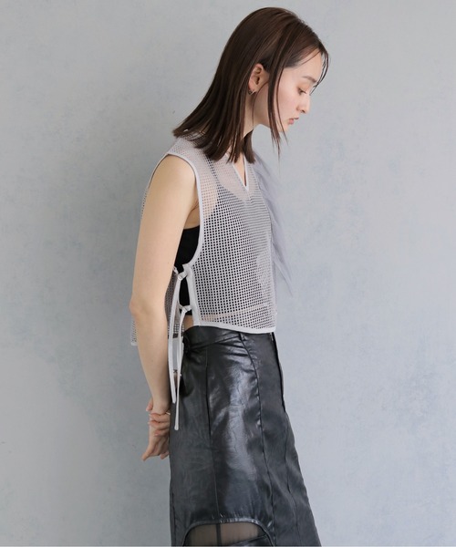 &g'aime(アンジェム)の「【&g'aime 】メッシュ&ラッフルベスト Mesh & Ruffle Vest(ベスト・レディース・ブラック/グレー/ベージュ・FREE)」の19枚目の写真