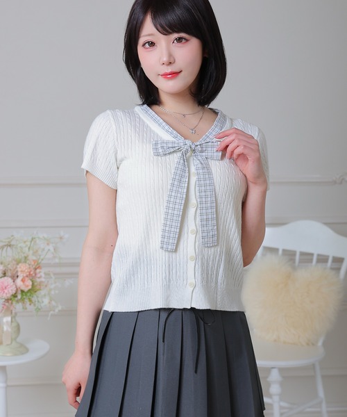 Anely(アネリー)の「Anely チェック柄 リボン ケーブル編み 半袖 ニット トップス(ニット/セーター・レディース・アイボリー/ピンク/グレー・FREE)」の2枚目の写真