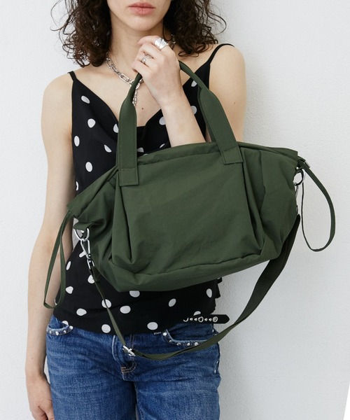 uyu.(ウユ)の「Nylon Shoulder Tote Bag / ナイロンショルダートートバッグ(ショルダーバッグ・レディース・カーキ/ホワイト/ブラック・FREE)」の3枚目の写真