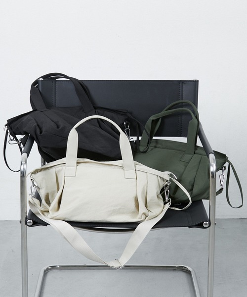 uyu.(ウユ)の「Nylon Shoulder Tote Bag / ナイロンショルダートートバッグ(ショルダーバッグ・レディース・カーキ/ホワイト/ブラック・FREE)」の4枚目の写真
