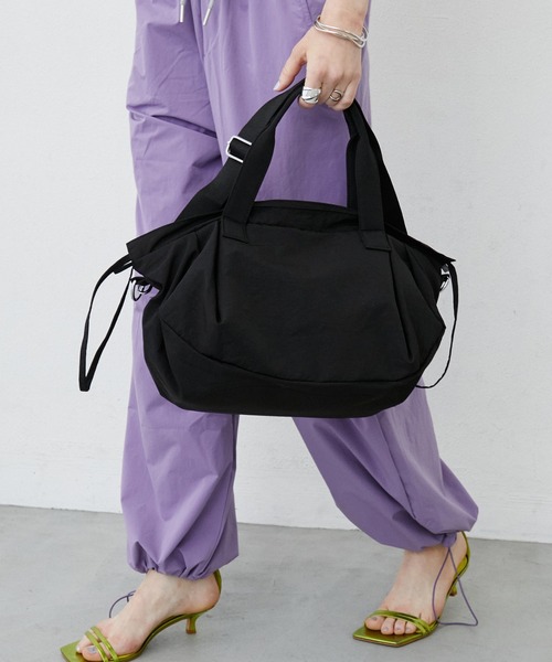 uyu.(ウユ)の「Nylon Shoulder Tote Bag / ナイロンショルダートートバッグ(ショルダーバッグ・レディース・カーキ/ホワイト/ブラック・FREE)」の11枚目の写真