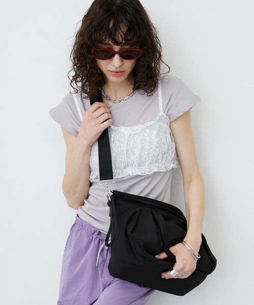 uyu.(ウユ)の「Nylon Shoulder Tote Bag / ナイロンショルダートートバッグ(ショルダーバッグ・レディース・カーキ/ホワイト/ブラック・FREE)」の15枚目の写真