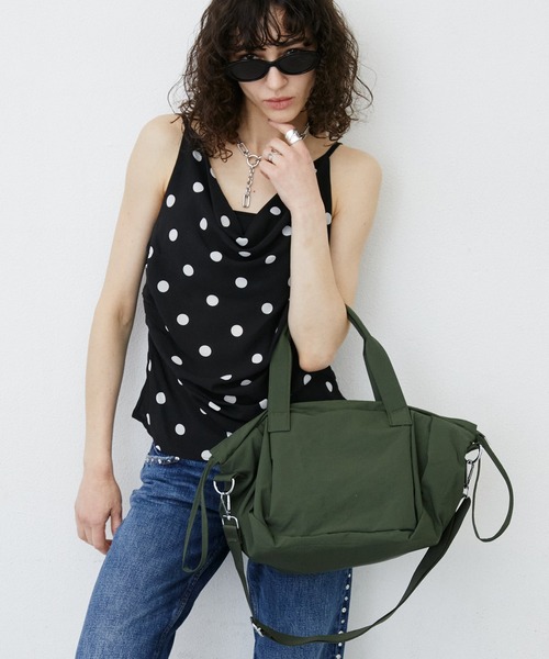 uyu.(ウユ)の「Nylon Shoulder Tote Bag / ナイロンショルダートートバッグ(ショルダーバッグ・レディース・カーキ/ホワイト/ブラック・FREE)」の18枚目の写真