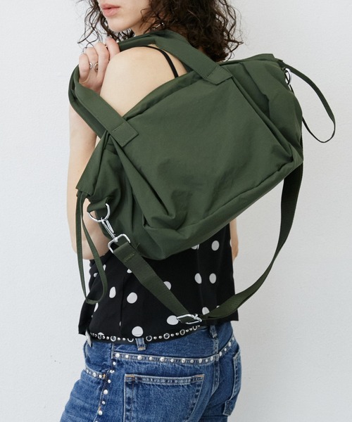 uyu.(ウユ)の「Nylon Shoulder Tote Bag / ナイロンショルダートートバッグ(ショルダーバッグ・レディース・カーキ/ホワイト/ブラック・FREE)」の21枚目の写真