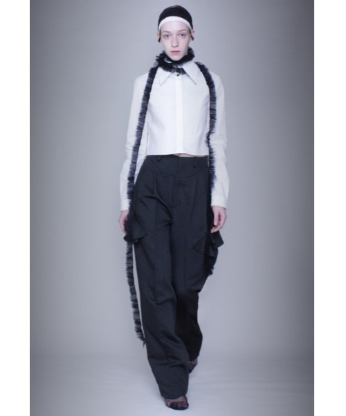 GURTWEIN（ ガーウィン）の「Ruched necklace-scarf iconic tailored shirt（シャツ/ブラウス・レディース・ホワイト×ブラック・36）」の2枚目の写真