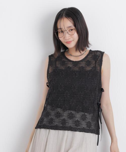 NANO universe(ナノユニバース)の「フラワー柄カットレースサイドリボントップス(セットアップ可)(Tシャツ/カットソー・レディース・ブラック/ホワイト/ブラウン・FREE)」の2枚目の写真