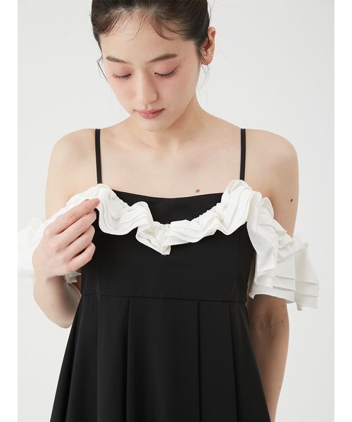 LILY BROWN（リリーブラウン）の「【防シワ】フリルボリュームワンピース（ワンピース・レディース・ライトブルー/ブラック/レッド・0/1）」の7枚目の写真
