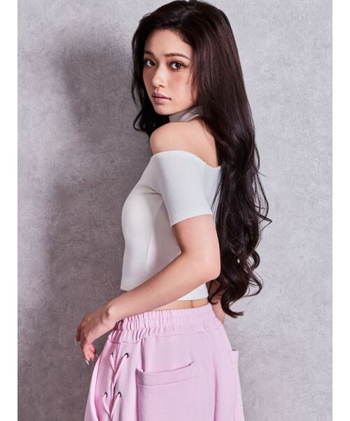 GYDA(ジェイダ)の「VALDY EMPIREワンショルチョーカートップス(Tシャツ/カットソー・レディース・カーキ/ブラック/オフホワイト・FREE)」の6枚目の写真
