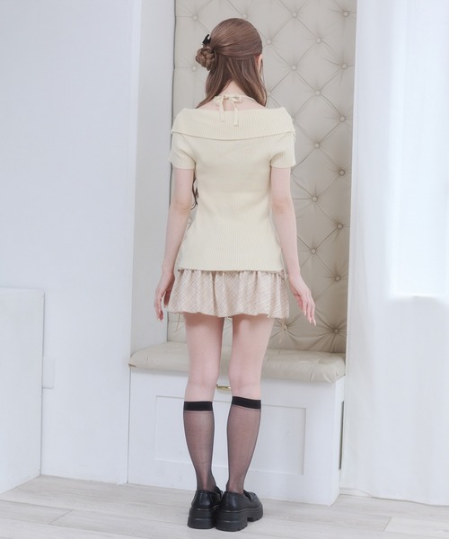 Rmine(アールマイン)の「チョーカー風ストラップ リブニット オフショル トップス(半袖)(ニット/セーター・レディース・ブルー/ホワイト/ベージュ・FREE)」の14枚目の写真