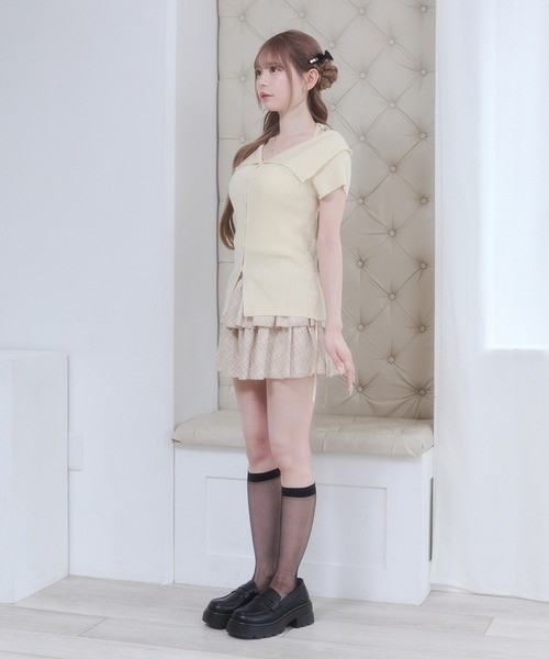 Rmine(アールマイン)の「チョーカー風ストラップ リブニット オフショル トップス(半袖)(ニット/セーター・レディース・ブルー/ホワイト/ベージュ・FREE)」の15枚目の写真