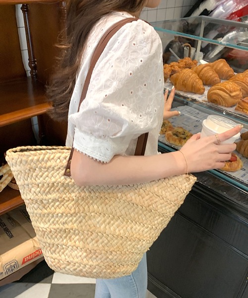 2ly2（トゥーリートゥー）の「Vネックレースブラウス 半袖 パフスリーブ 前開き 刺繍トップス（シャツ/ブラウス・レディース・ホワイト・FREE）」の9枚目の写真