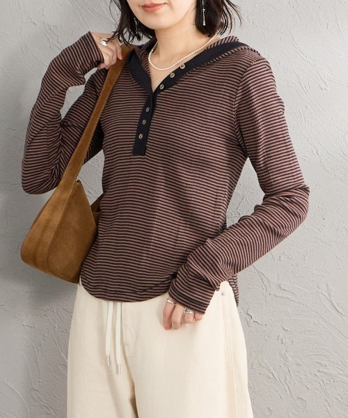 Robert P.Miller（ロバート ピー ミラー）の「[MILLER/ミラー] 別注 ヘンリーネックフードカットソー（Tシャツ/カットソー・レディース・イエロー/レッド/チャコール/ブルー/レンガ/ブラウン・F）」の3枚目の写真