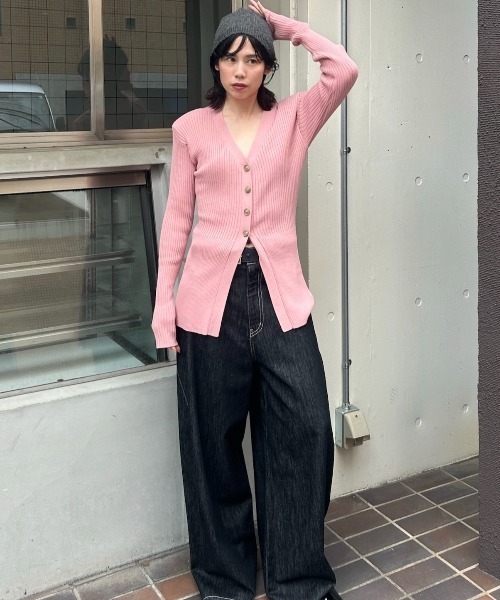 Henon.(ヘノン)の「ショルダーパッドVネックカーディガン(カーディガン/ボレロ・レディース・ピンク/ブラック/ブラウン/ブルー/レッド・F)」の6枚目の写真