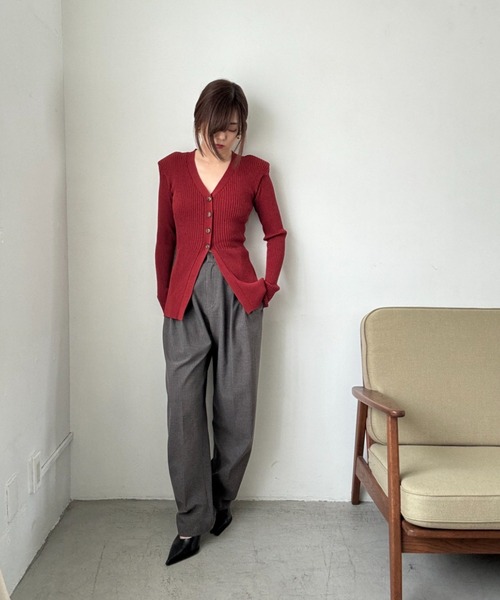 Henon.(ヘノン)の「ショルダーパッドVネックカーディガン(カーディガン/ボレロ・レディース・ピンク/ブラック/ブラウン/ブルー/レッド・F)」の10枚目の写真
