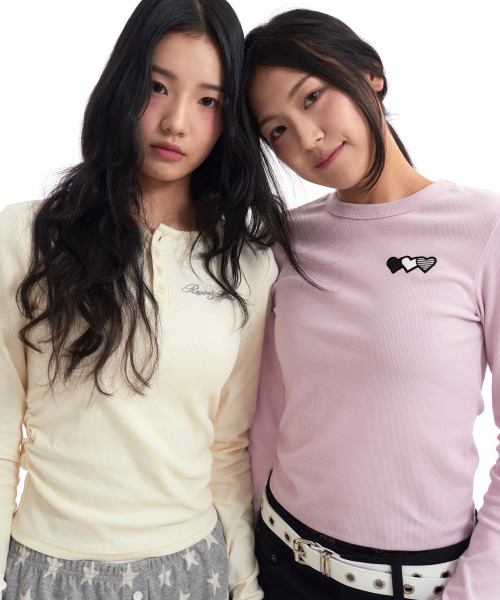 ROGIN N ROSIE（ロギンエンロージー）の「Heart Wappen Basic Long Sleeve Pink（Tシャツ/カットソー・レディース・その他・FREE）」の3枚目の写真