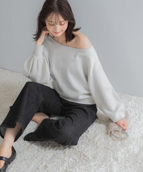 URBAN RESEARCH ROSSO WOMEN(アーバンリサーチ ロッソ)の「『一部WEB限定カラー』2WAYオフショルスウェットニット(ニット/セーター・レディース・ホワイト系その他/ネイビー・FREE)」の1枚目の写真
