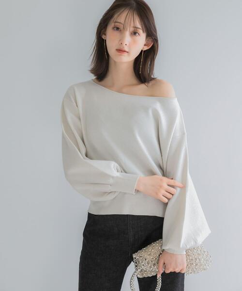 URBAN RESEARCH ROSSO WOMEN(アーバンリサーチ ロッソ)の「『一部WEB限定カラー』2WAYオフショルスウェットニット(ニット/セーター・レディース・ホワイト系その他/ネイビー・FREE)」の7枚目の写真