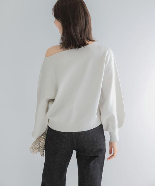 URBAN RESEARCH ROSSO WOMEN(アーバンリサーチ ロッソ)の「『一部WEB限定カラー』2WAYオフショルスウェットニット(ニット/セーター・レディース・ホワイト系その他/ネイビー・FREE)」の8枚目の写真