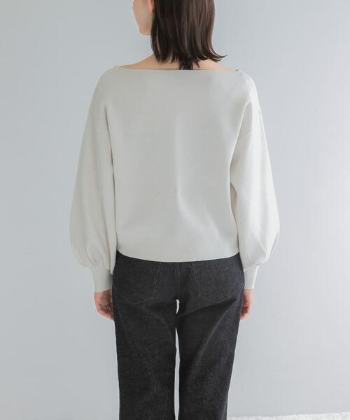 URBAN RESEARCH ROSSO WOMEN(アーバンリサーチ ロッソ)の「『一部WEB限定カラー』2WAYオフショルスウェットニット(ニット/セーター・レディース・ホワイト系その他/ネイビー・FREE)」の13枚目の写真