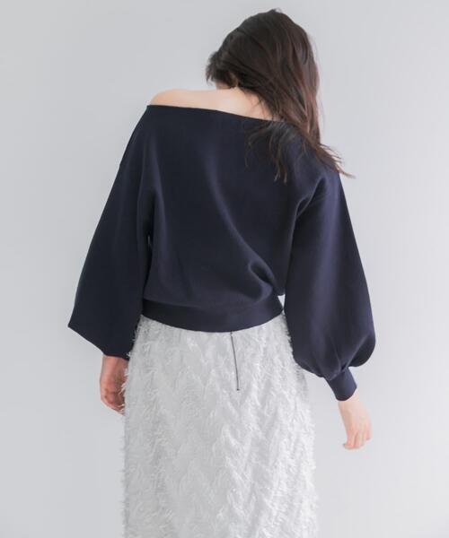 URBAN RESEARCH ROSSO WOMEN(アーバンリサーチ ロッソ)の「『一部WEB限定カラー』2WAYオフショルスウェットニット(ニット/セーター・レディース・ホワイト系その他/ネイビー・FREE)」の19枚目の写真