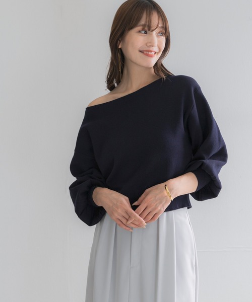 URBAN RESEARCH ROSSO WOMEN(アーバンリサーチ ロッソ)の「『一部WEB限定カラー』2WAYオフショルスウェットニット(ニット/セーター・レディース・ホワイト系その他/ネイビー・FREE)」の4枚目の写真