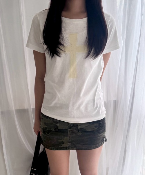 fiere(フィエール)の「クロスプリント半袖Tシャツ(Tシャツ/カットソー・レディース・ホワイト・WM)」の4枚目の写真