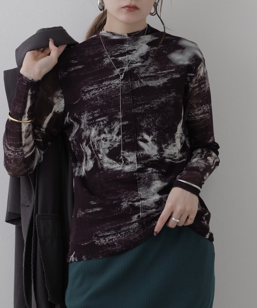 FUNALIVE(ファンアライブ)の「英字ぼかし柄パワーネットタートルカットソー 長袖(Tシャツ/カットソー・レディース・パープル/ブラウン/ブラック・FREE)」の13枚目の写真