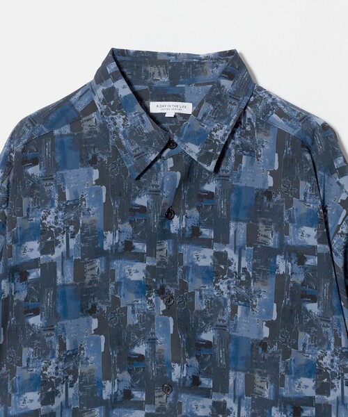 A DAY IN THE LIFE UNITED ARROWS(アデイインザライフユナイテッドアローズ)の「ヴィンテージ プリント ワイド レギュラーカラーシャツ<A DAY IN THE LIFE>(シャツ/ブラウス・メンズ・ダークブラウン/ネイビー・M/L)」の4枚目の写真