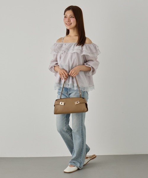 MAGASIN DE MODE Chou Chou（マガジンデモードシュシュ）の「【MAGASIN DE MODE Chou Chou】2way オフショルダーフリルブラウス SNF（シャツ/ブラウス・レディース・グレー/ブラック/ホワイト・FREE）」の7枚目の写真