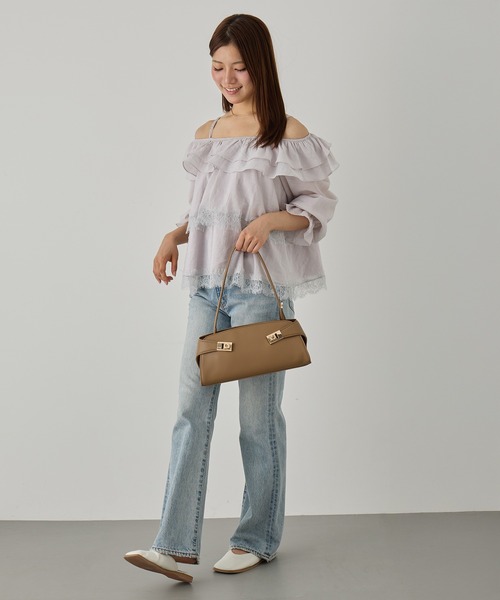 MAGASIN DE MODE Chou Chou（マガジンデモードシュシュ）の「【MAGASIN DE MODE Chou Chou】2way オフショルダーフリルブラウス SNF（シャツ/ブラウス・レディース・グレー/ブラック/ホワイト・FREE）」の8枚目の写真