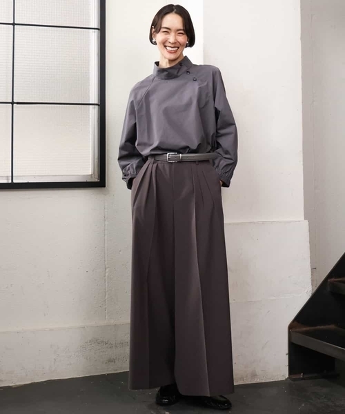 MICHEL KLEIN（ミッシェル・クラン）の「スタンドカラーブラウス（シャツ/ブラウス・レディース・ダークインディゴブルー/ブラウン・38）」の4枚目の写真