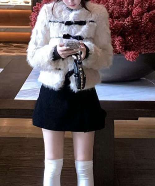 &soiree(アンドソワレ)の「リボンデザインファーショートジャケット(その他アウター・レディース・ベージュ・SMALL/MEDIUM/LARGE)」の6枚目の写真
